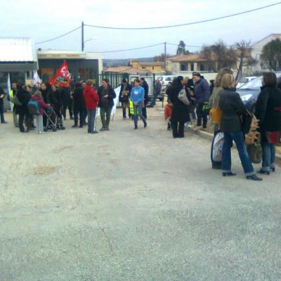 rassemblement  26/01/2012 à Saint Maximin contre le non remplacement des PE